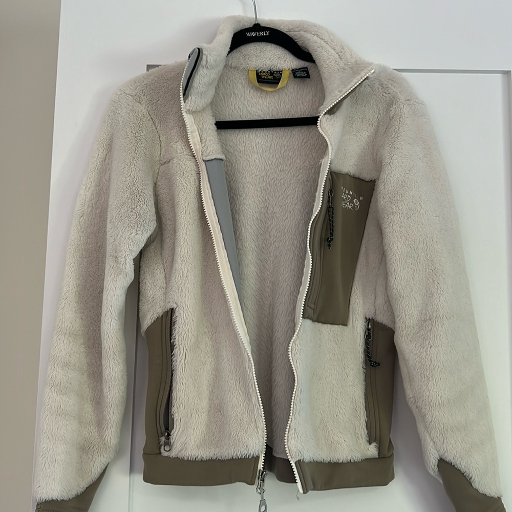Mountain hardware jacket